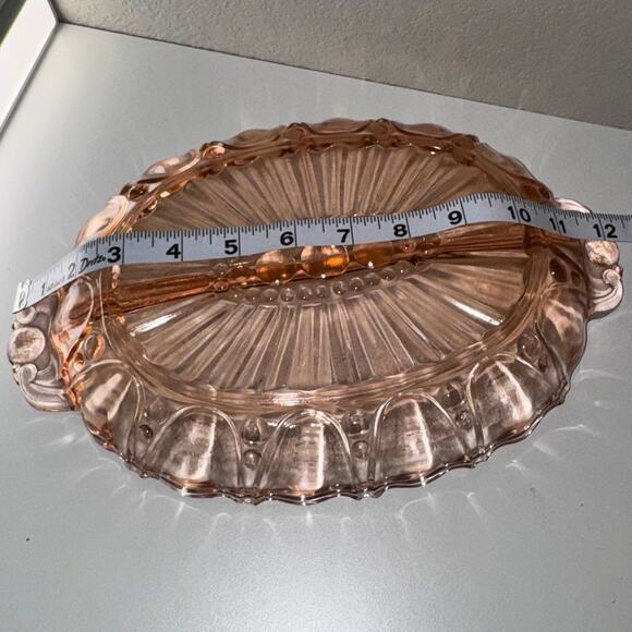 Pink Glass Oval Relish Tray with Handles – Vintage Sunburst Pattern - Picture 5 of 11